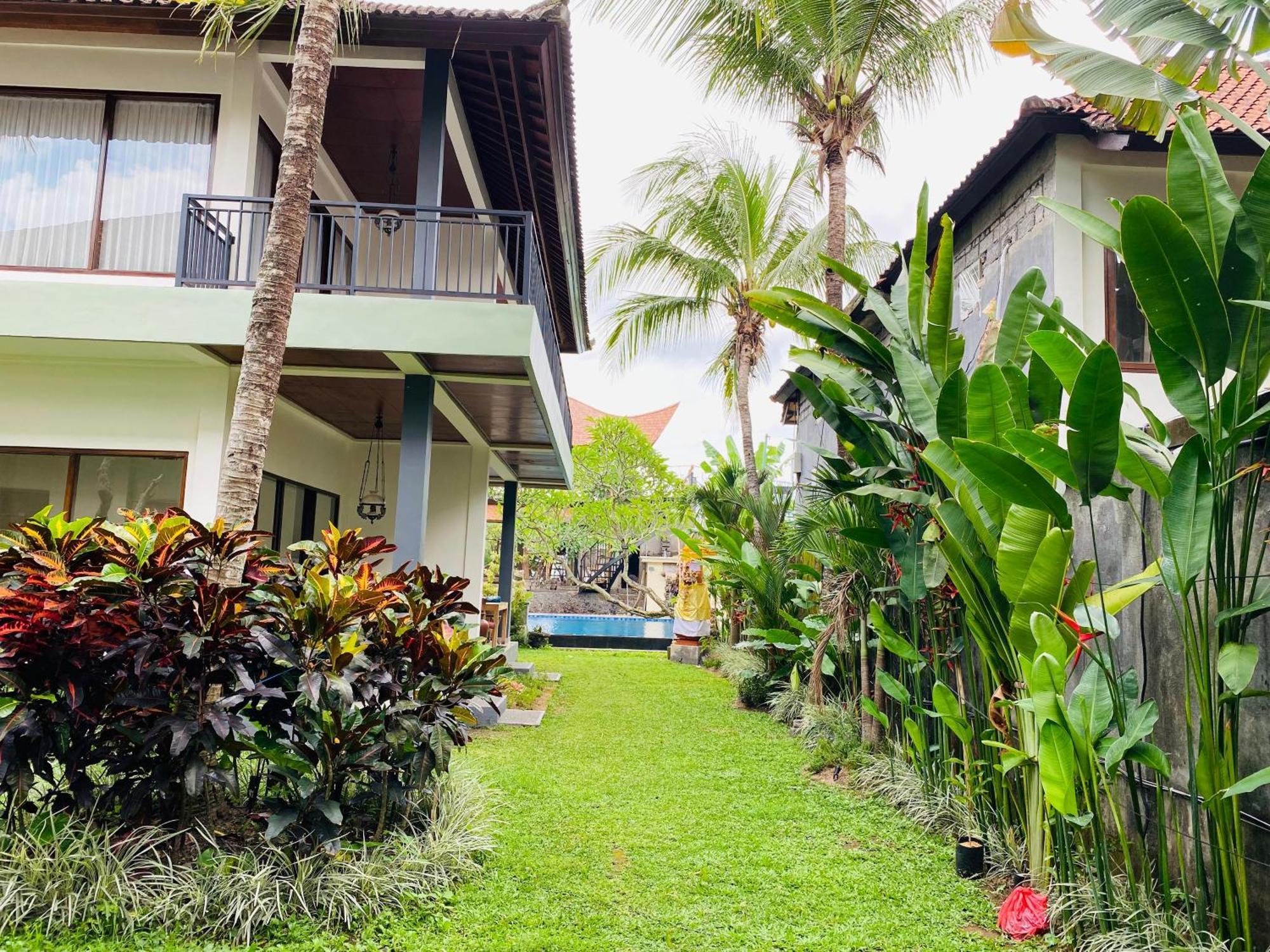 Putri Ayu Holiday park 3*