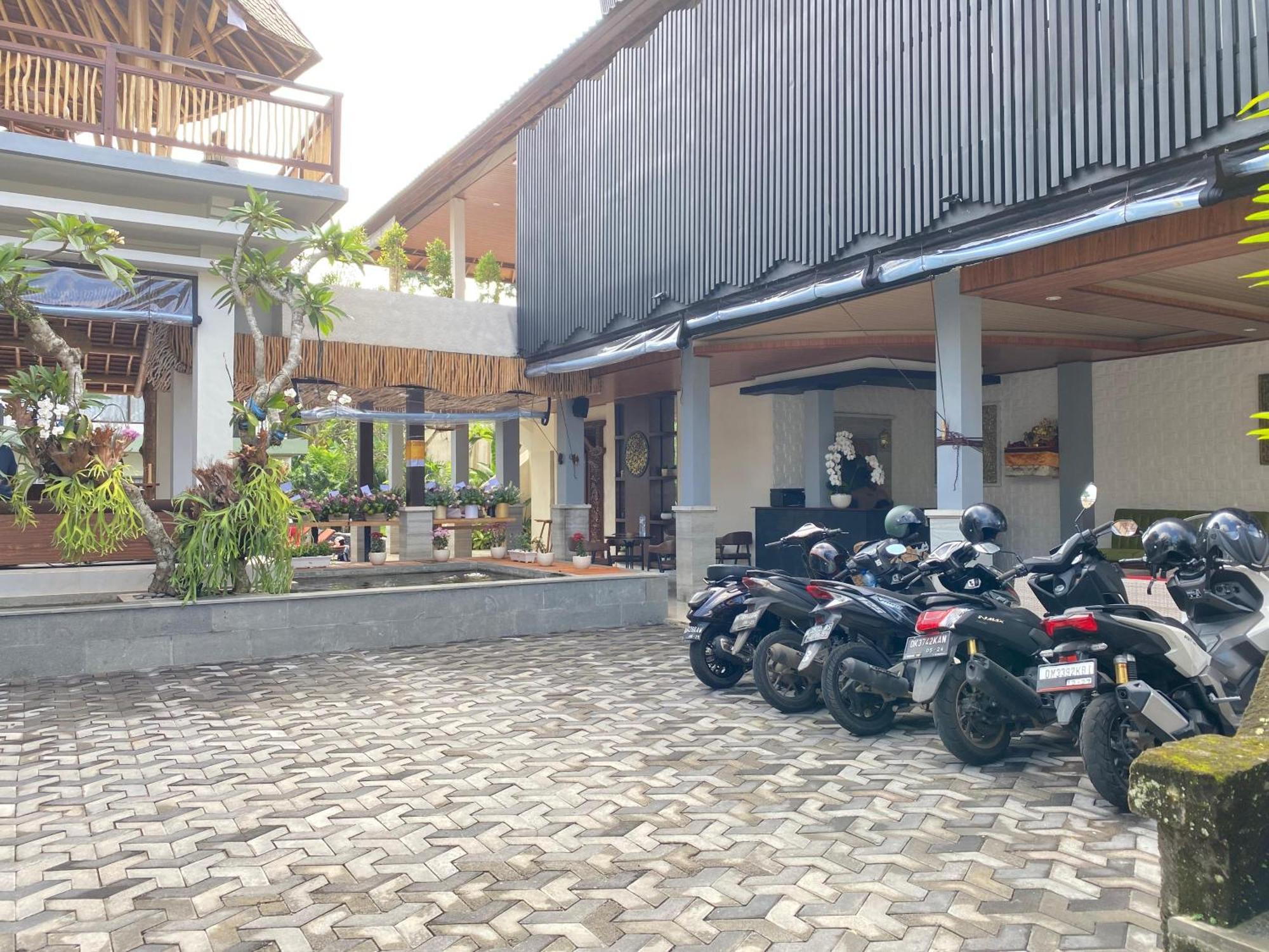 Holiday park Putri Ayu 3*